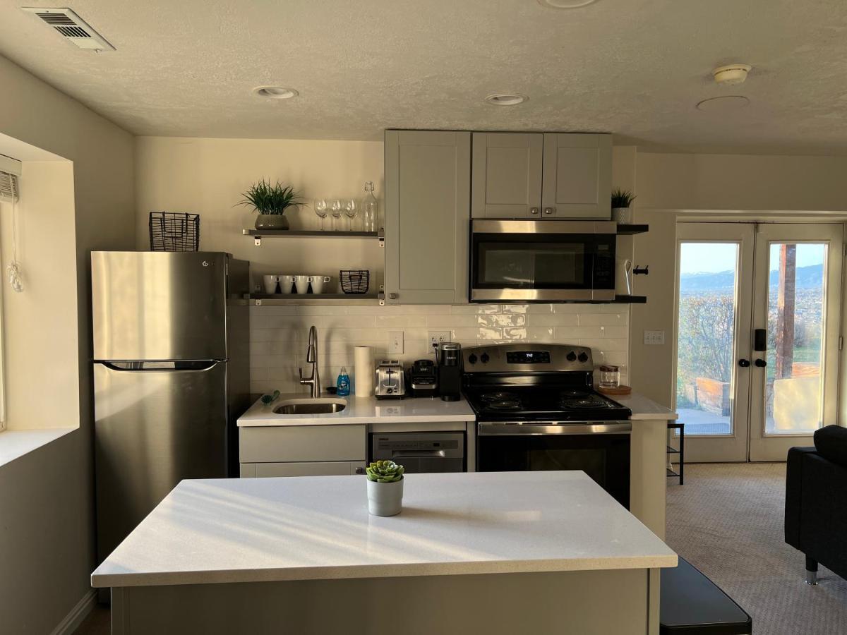 Above Ground Basement Apartment 2 Bedroom 1 B Retreat With Gorgeous View Draper Exteriör bild